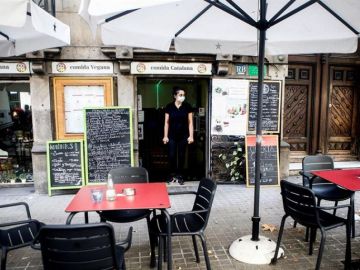 Cataluña no espera la decisión del TSJC y cierra la hostelería