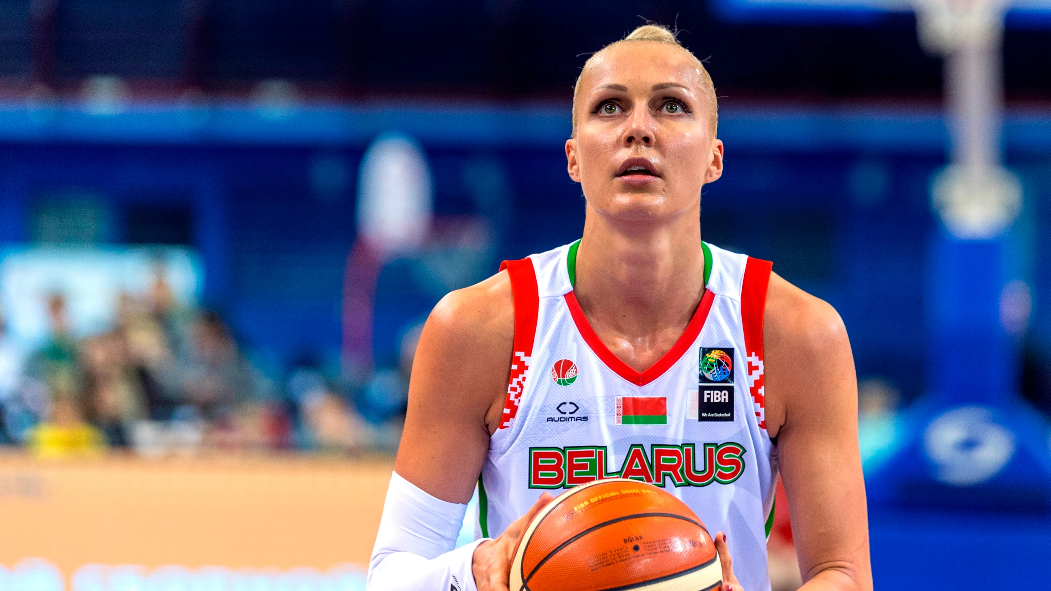La jugadora de baloncesto Yelena Levchenko durante un partido disputado con la selecci&oacute;n de Bielorrusia