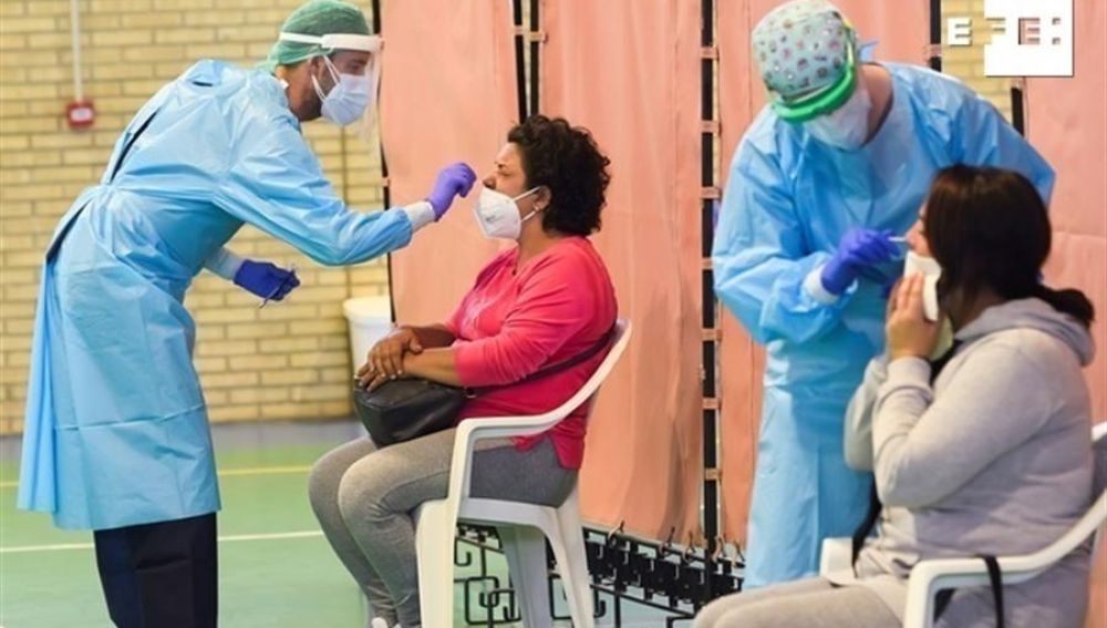 Andalucía marca un récord de contagios y roza los 3.000 positivos por primera vez en la segunda ola del coronavirus