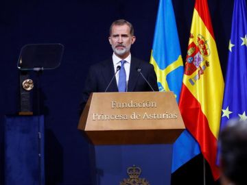 El rey Felipe VI pronuncia su discurso en la ceremonia de los Princesa de Asturias.