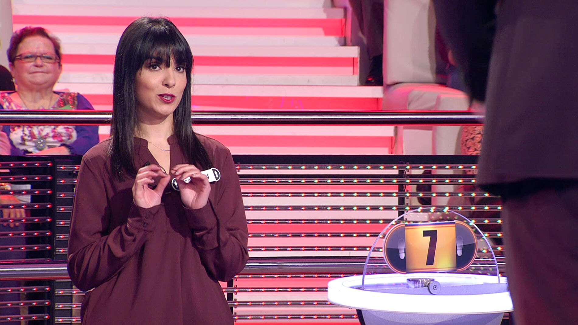 Una concursante presume de la colecci&oacute;n m&aacute;s pegajosa jam&aacute;s escuchada en '&iexcl;Ahora caigo!' 