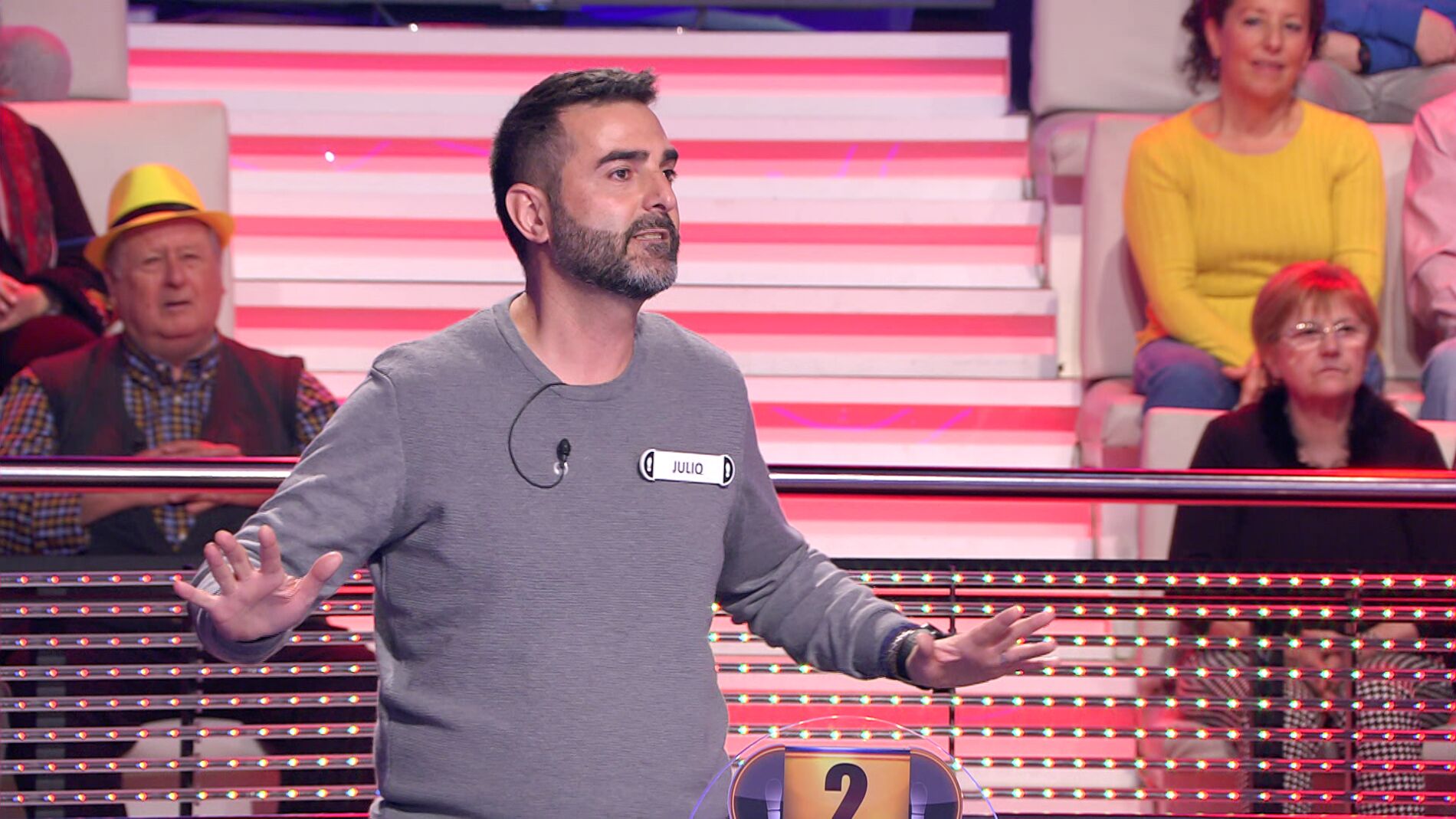 "Tengo un apellido curioso": Un concursante pone el cebo para Arturo Valls en '&iexcl;Ahora caigo!' 