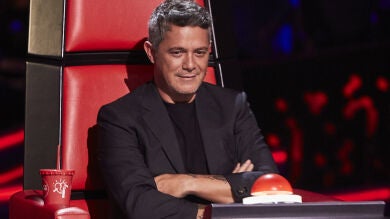 ¿Pablo Alborán? Alejandro Sanz reacciona ante el 'despiste' de Laura Pausini con un compañero de 'La Voz'