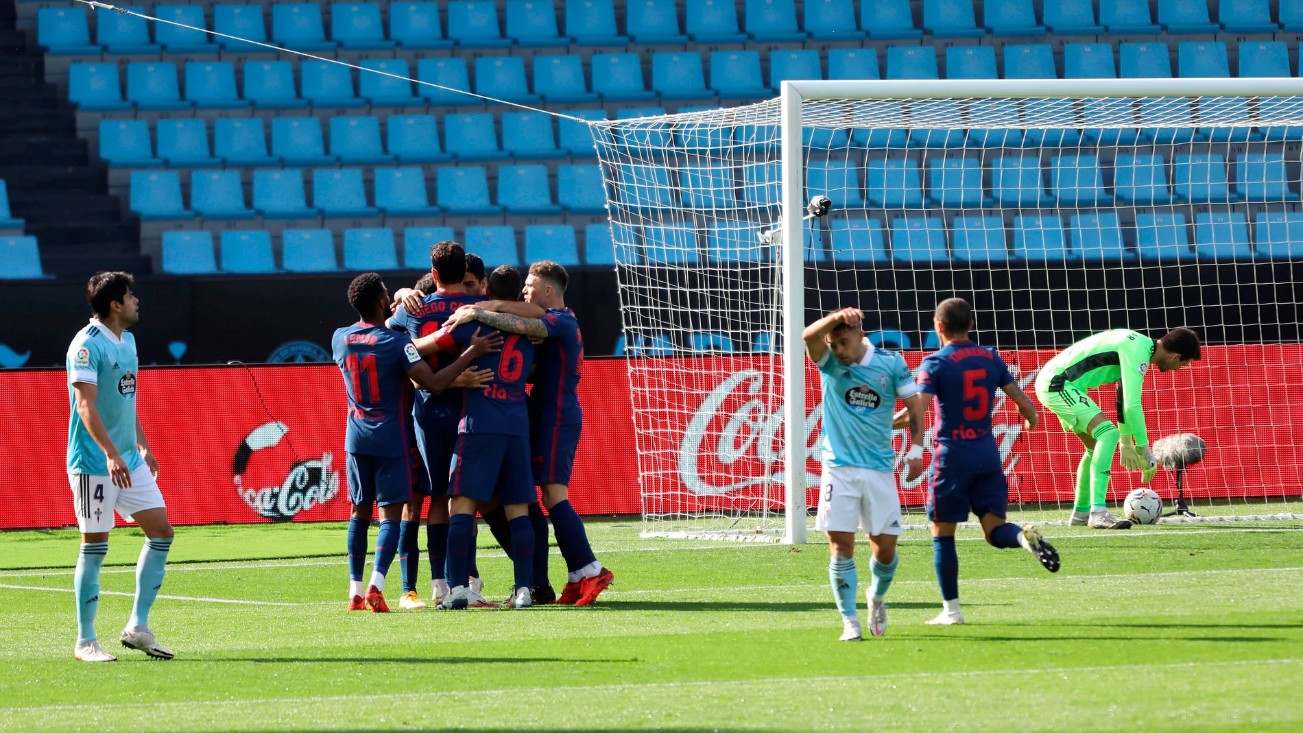 Los jugadores del Atlético celebran un gol Los jugadores del Atlético celebran un gol