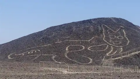Descubren la figura de un gato de 37 metros ocultada 2.000 años en la Pampa de Nazca, Perú Descubren la figura de un gato de 37 metros ocultada 2.000 años en la Pampa de Nazca, Perú