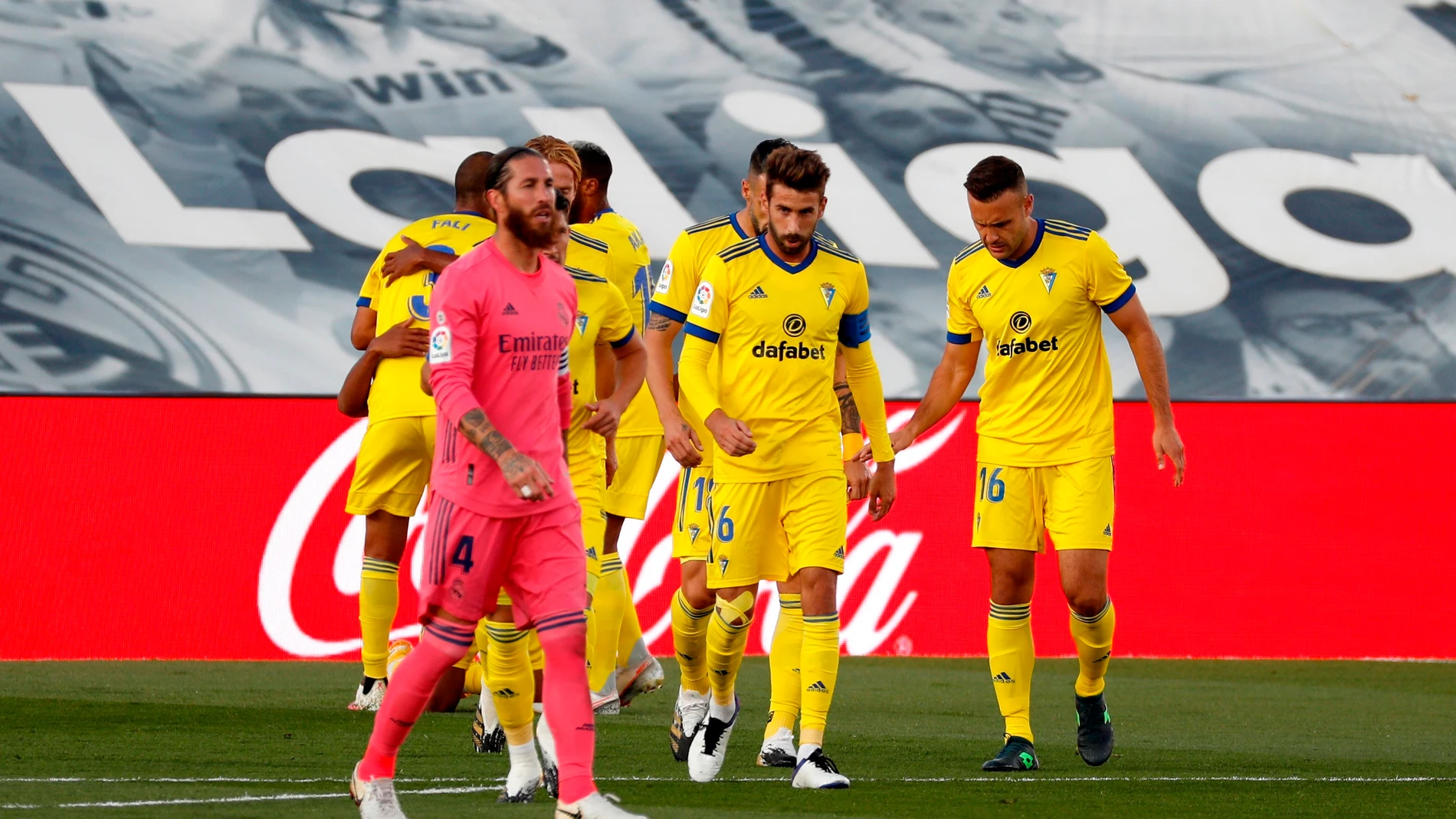 Los jugadores del Cádiz celebran el gol ante el Real Madrid Los jugadores del Cádiz celebran el gol ante el Real Madrid