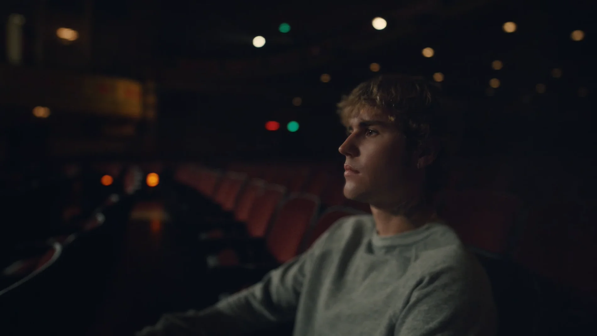 Justin Bieber en el videoclip de 'Lonely' Justin Bieber en el videoclip de 'Lonely'