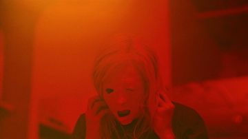 Fotograma de la película 'Possessor', de Brandon Cronenberg, protagonizada por Andrea Riseborough