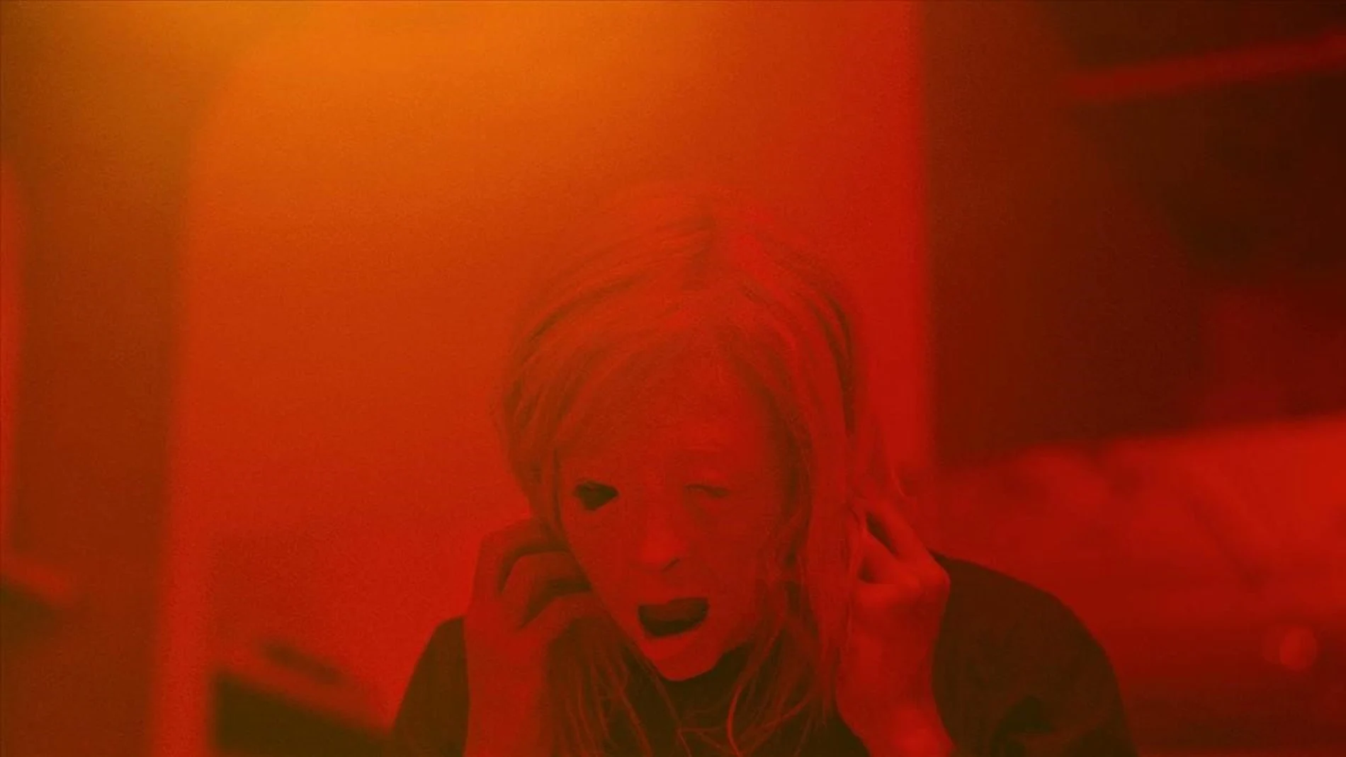 Fotograma de la película 'Possessor', de Brandon Cronenberg, protagonizada por Andrea Riseborough Fotograma de la película 'Possessor', de Brandon Cronenberg, protagonizada por Andrea Riseborough