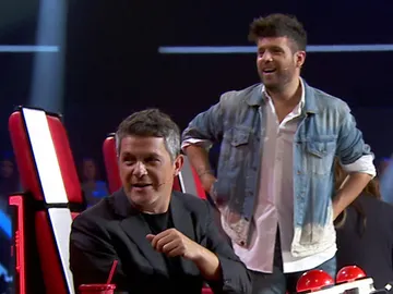 Alejandro Sanz y Pablo López, preocupados por la reacción de una talent en 'La Voz' Alejandro Sanz y Pablo López, preocupados por la reacción de una talent en 'La Voz'