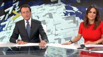 Matías Prats y Mónica Carillo en Antena 3 Noticias Fin de Semana