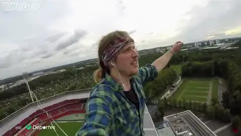 Jens Decke rompe los registros del slackline a 73 metros de altura Jens Decke rompe los registros del slackline a 73 metros de altura
