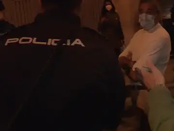 De ronda con la policía de Salamanca por las fiestas clandestinas por el coronavirus De ronda con la policía de Salamanca por las fiestas clandestinas por el coronavirus