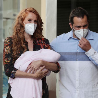 María Castro, con su hija y su marido Juan José Villalba