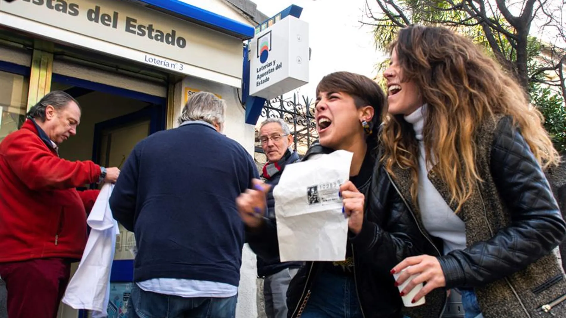 Las ventas de décimos de Lotería de Navidad caen un 30% en los últimos tres meses Las ventas de décimos de Lotería de Navidad caen un 30% en los últimos tres meses
