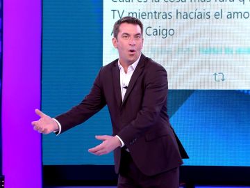 "Esto es real, vais a flipar": El morboso y sensual tuit encontrado por Arturo Valls sobre '¡Ahora caigo!'