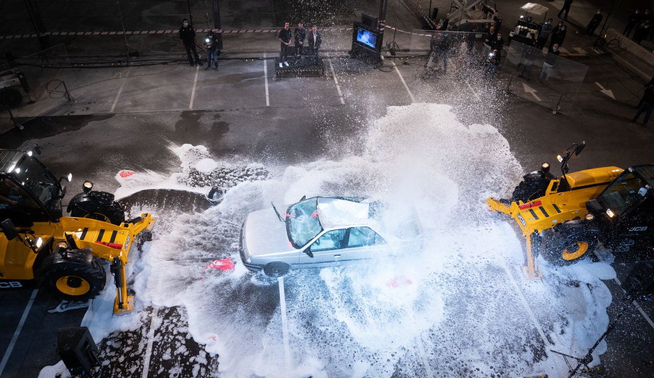 Marron lava el coche del cuñado de Pablo Motos al estilo 'El Hormiguero 3.0': con dos globos de agua gigantes Marron lava el coche del cuñado de Pablo Motos al estilo 'El Hormiguero 3.0': con dos globos de agua gigantes