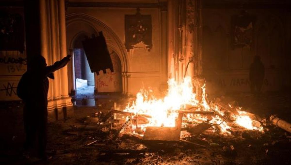 Imagen de una de las iglesias quemadas en Chile