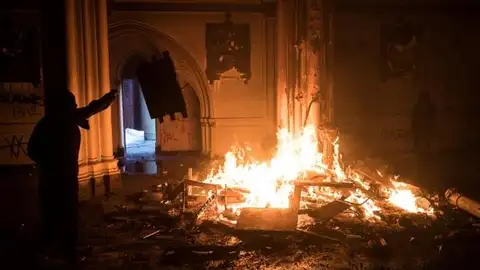 Imagen de una de las iglesias quemadas en Chile Imagen de una de las iglesias quemadas en Chile