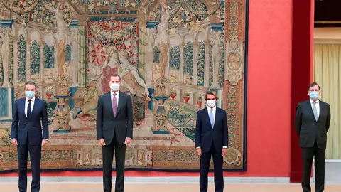 El Rey junto a los expresidentes de Gobierno El Rey junto a los expresidentes de Gobierno