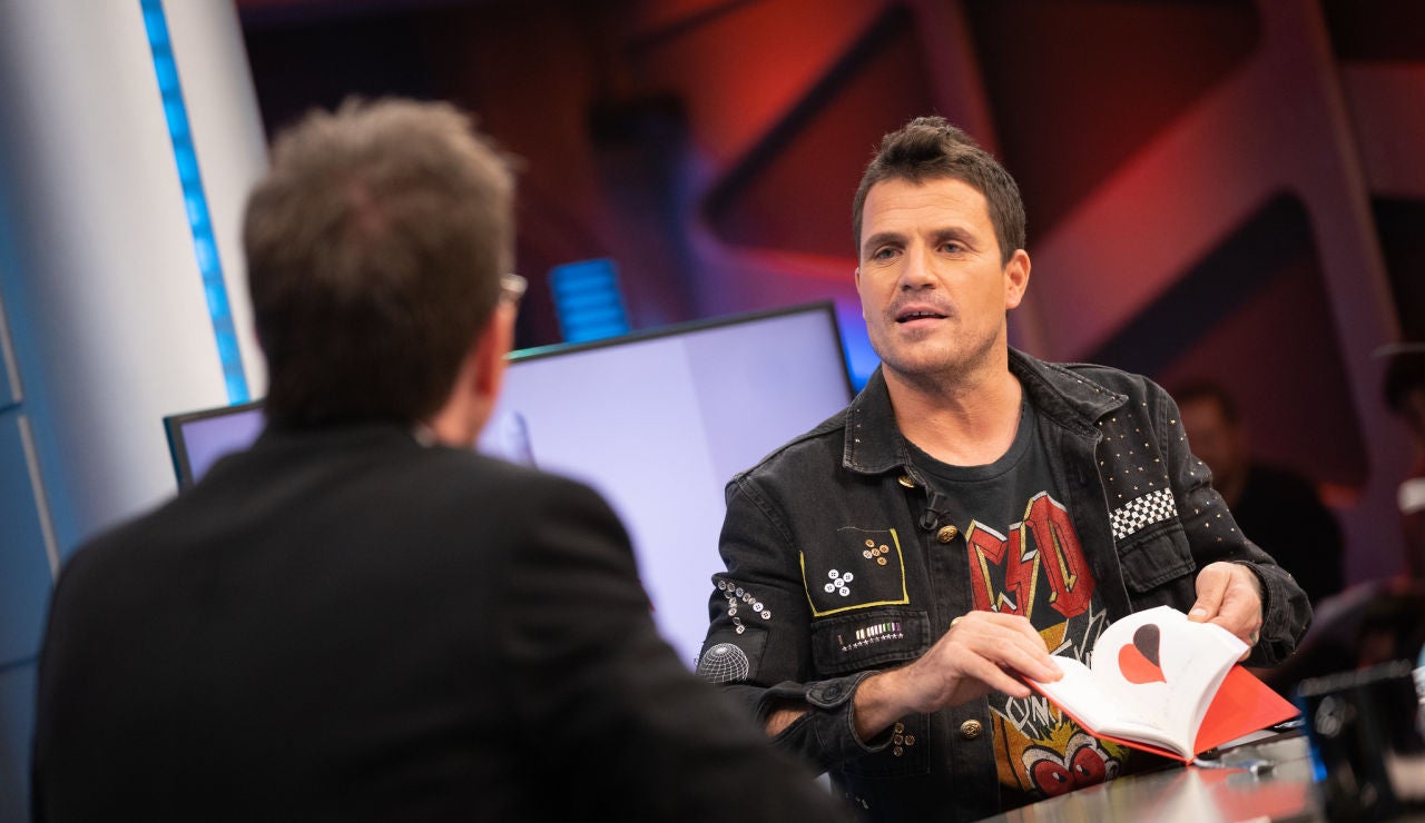 Dani Martín explica en 'El Hormiguero 3.0' el motivo por el que su nuevo disco incluye un preservativo Dani Martín explica en 'El Hormiguero 3.0' el motivo por el que su nuevo disco incluye un preservativo