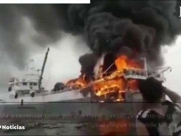 El vídeo del angustioso rescate en un pesquero español en medio de las llamas: "Va a reventar porque está lleno de gasoil"