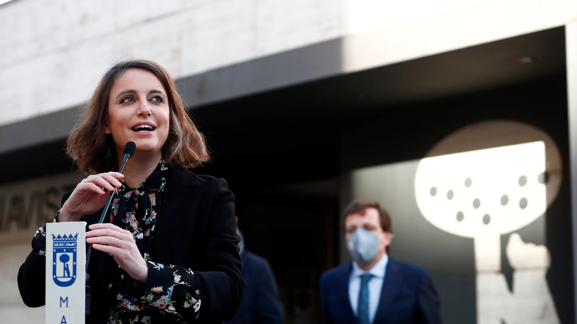 La delegada de Cultura, Turismo y Deporte, Andrea Levy, da un discurso en presencia del alcalde de Madrid, José Luis Rodríguez-Almeida, durante acto de dedicatoria de una biblioteca a David Gistau, este lunes, en el distrito madrileño de Salamanca La delegada de Cultura, Turismo y Deporte, Andrea Levy, da un discurso en presencia del alcalde de Madrid, José Luis Rodríguez-Almeida, durante acto de dedicatoria de una biblioteca a David Gistau, este lunes, en el distrito madrileño de Salamanca