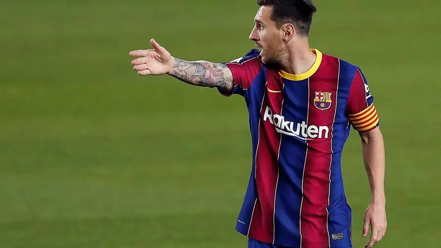 Leo Messi protesta una acción en el partido del Barcelona. Leo Messi protesta una acción en el partido del Barcelona.