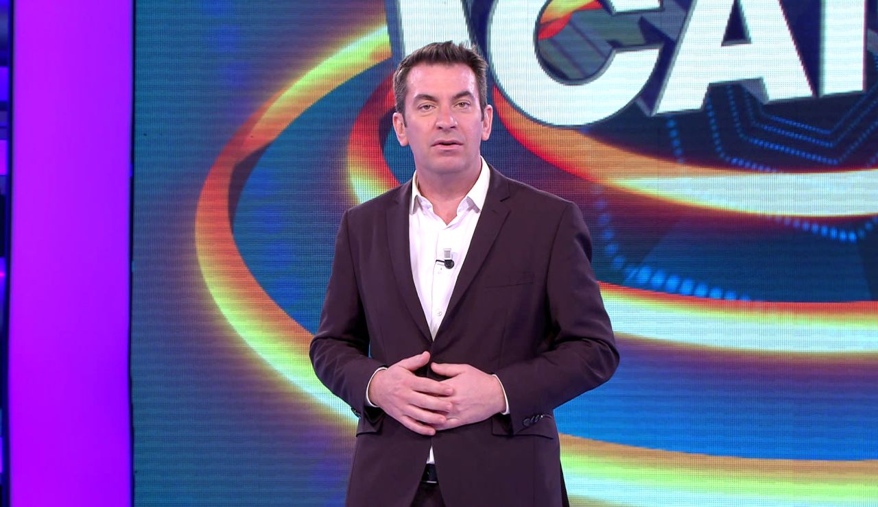 ¡Qué escándalo! Arturo Valls confiesa el incómodo momento que ha vivido en la cama con su mujer ¡Qué escándalo! Arturo Valls confiesa el incómodo momento que ha vivido en la cama con su mujer