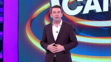 ¡Qué escándalo! Arturo Valls confiesa el incómodo momento que ha vivido en la cama con su mujer