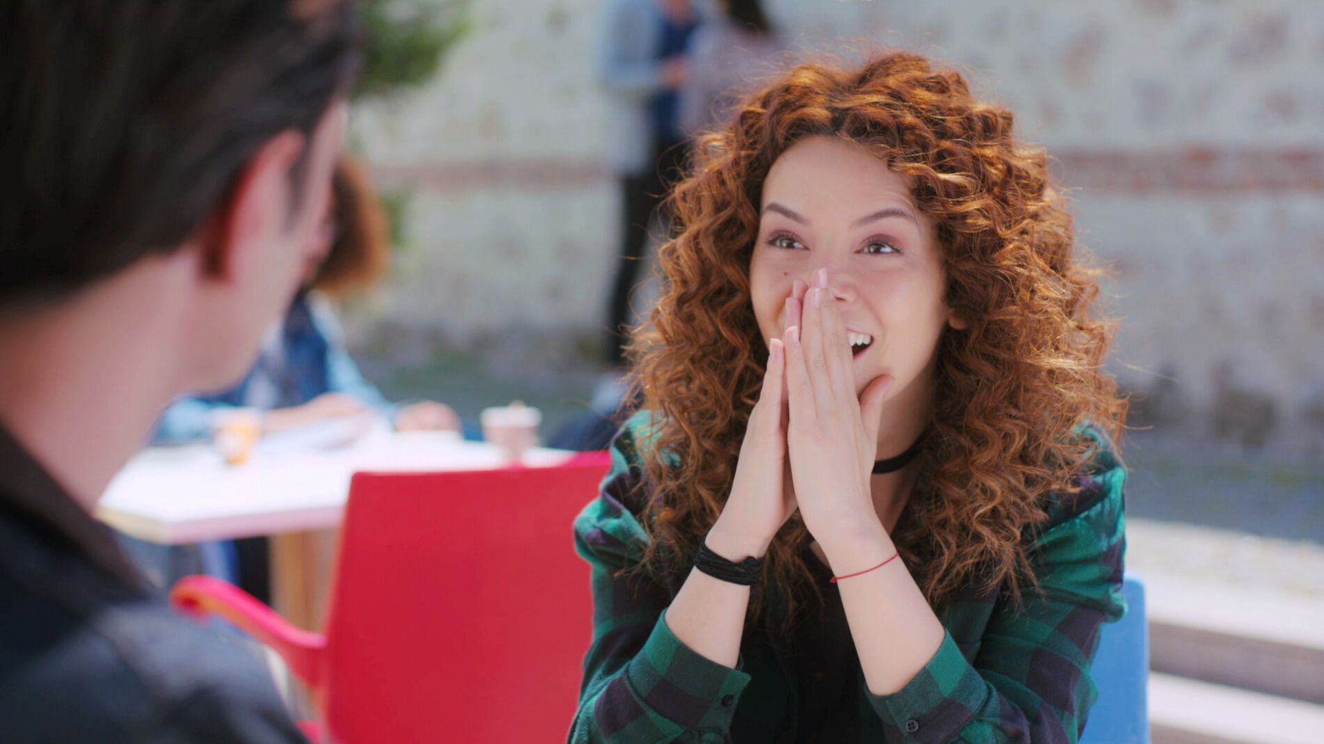 Sirin juega con los sentimientos de Levent para conseguir llegar hasta Sarp