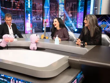 Alaska y Mario Vaquerizo demuestran su brutal conexión con el divertido juego de Trancas y Barrancas Alaska y Mario Vaquerizo demuestran su brutal conexión con el divertido juego de Trancas y Barrancas