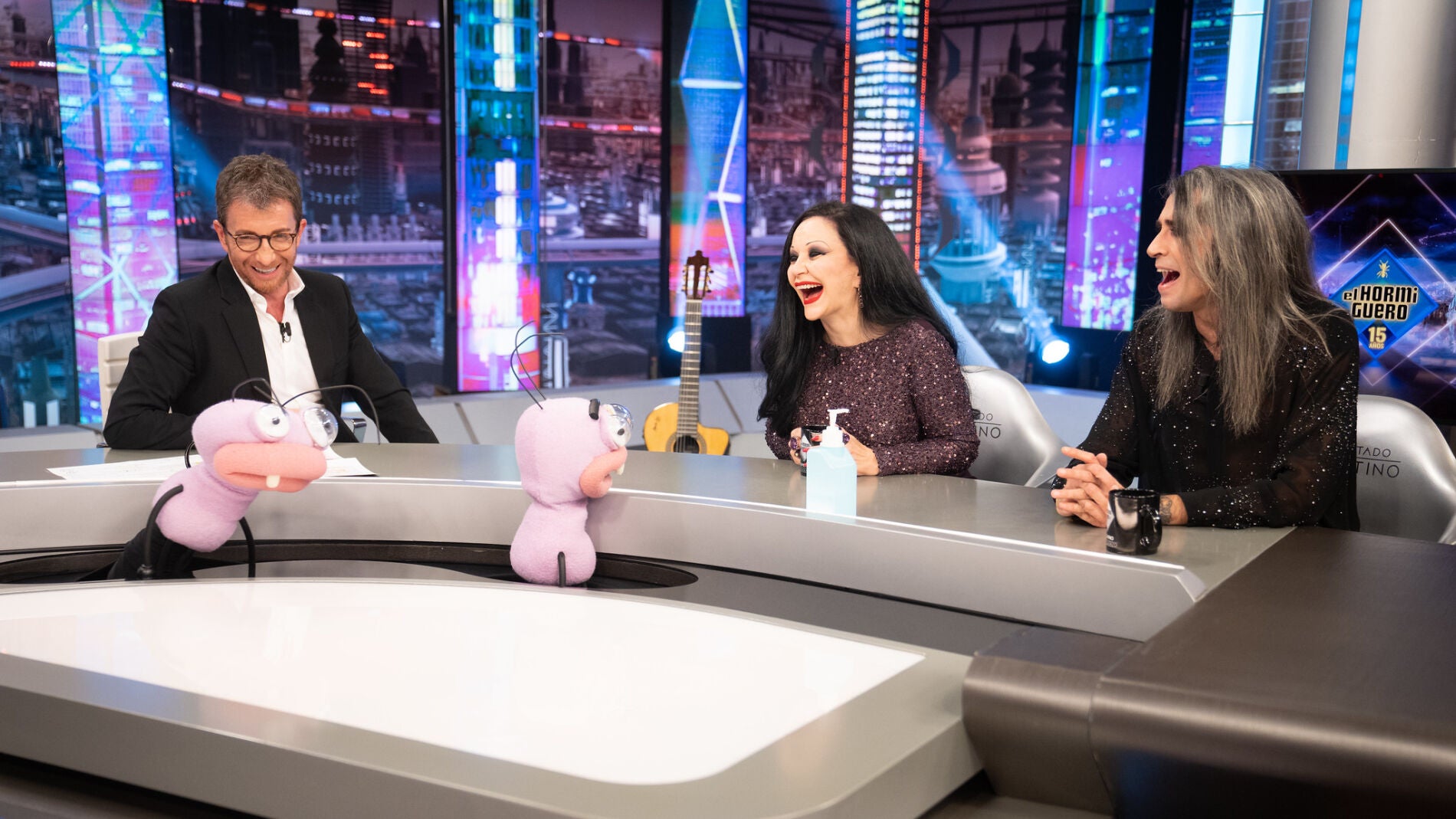 Alaska y Mario Vaquerizo demuestran su brutal conexi&oacute;n con el divertido juego de Trancas y Barrancas