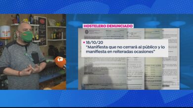 El hostelero que se niega a cerrar su bar en Barcelona a pesar de las restricciones por coronavirus