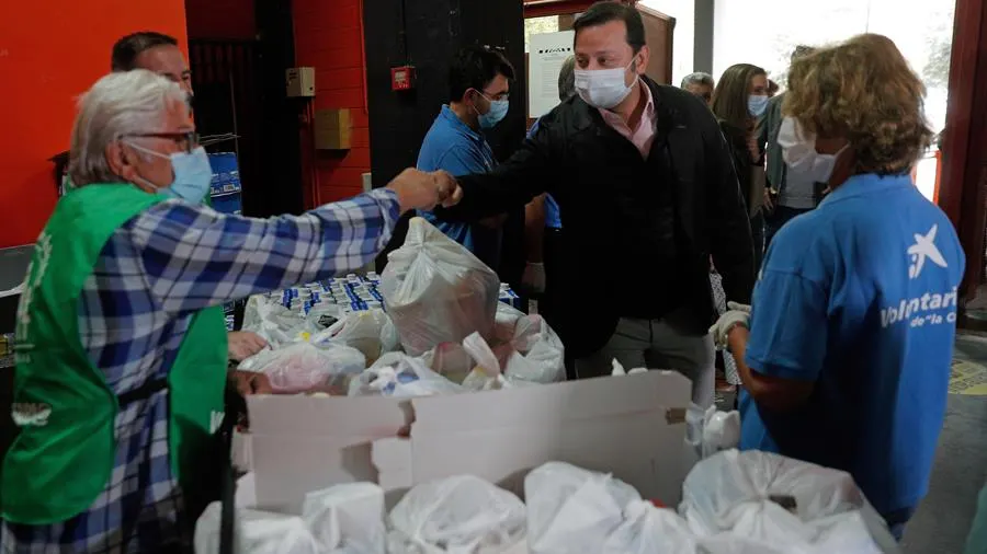 El Banco de Alimentaos de Valencia ayuda ya a más de 6.000 familias: "Vienen jóvenes que se han quedado en paro" El Banco de Alimentaos de Valencia ayuda ya a más de 6.000 familias: "Vienen jóvenes que se han quedado en paro"