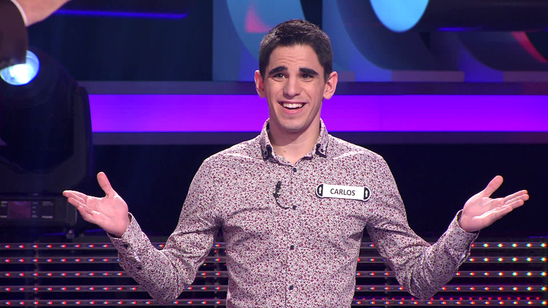 Un concursante sevillista convierte el plató de ‘¡Ahora caigo!’ en un mini Sánchez Pizjuán