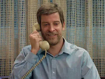 Manolita y Marcelino reciben una alegre noticia de Luisita Manolita y Marcelino reciben una alegre noticia de Luisita