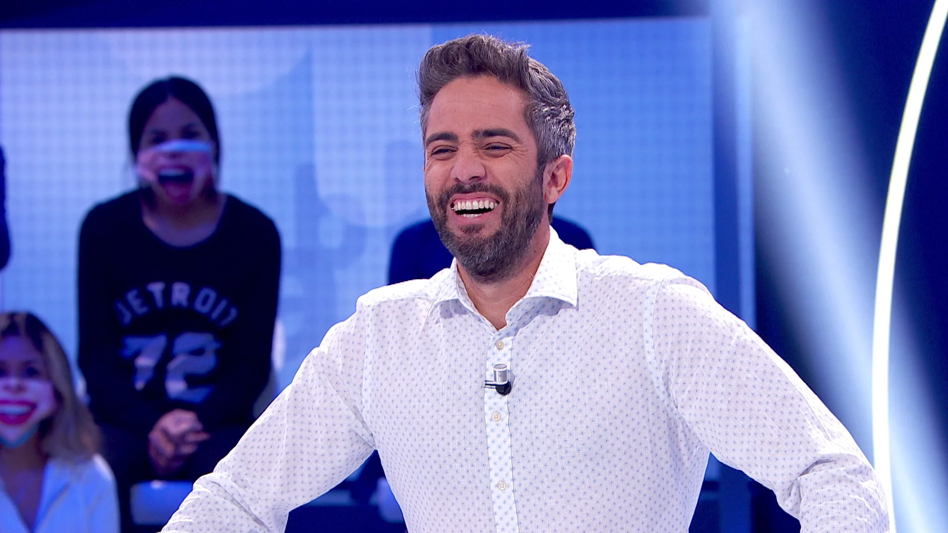 Roberto Leal se viene arriba después de que el ‘Pasapalabra’ uruguayo se colase en el programa: “¡Un abrazo para ‘el Piñe’, un día nos cambiamos!