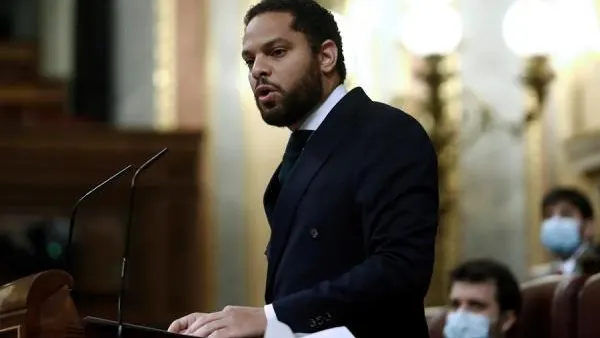 Ignacio Garriga durante la moción de censura de Vox al gobierno Ignacio Garriga durante la moción de censura de Vox al gobierno