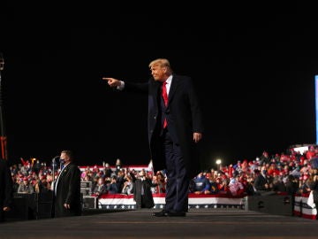 Donald Trump se hunde en las encuestas e intenta salvar su reelección en las presidenciales de Estados Unidos