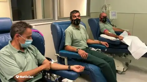 Dos agentes de la Guardia Civil en La Rioja donan su plasma tras superar el coronavirus Dos agentes de la Guardia Civil en La Rioja donan su plasma tras superar el coronavirus