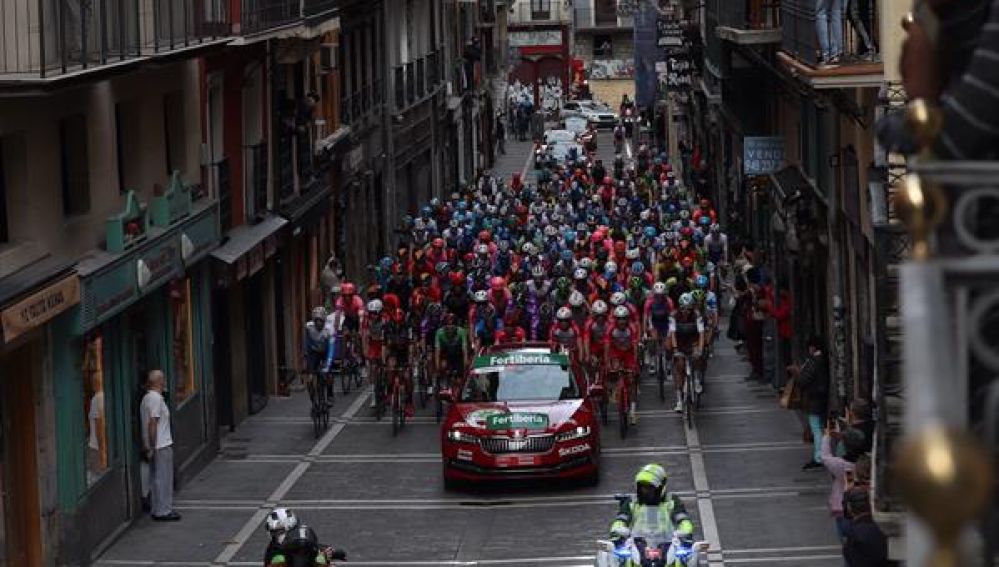 La Vuelta ciclista a España pasa por Navarra, la comunidad más afectada por el coronavirus