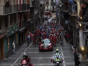 La Vuelta ciclista a España pasa por Navarra, la comunidad más afectada por el coronavirus La Vuelta ciclista a España pasa por Navarra, la comunidad más afectada por el coronavirus