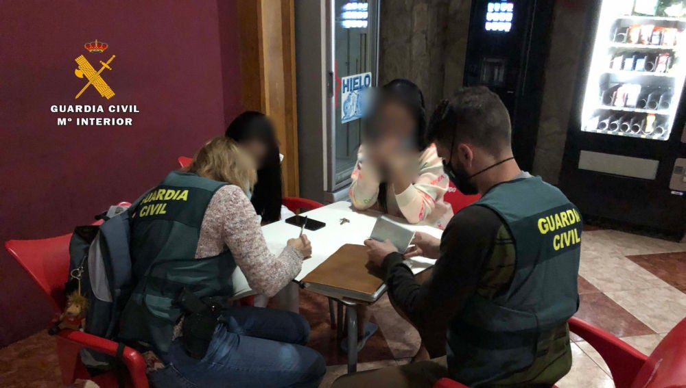 Imagen de la operación de la Guardia Civil en el club de alterne de Rincón de Soto