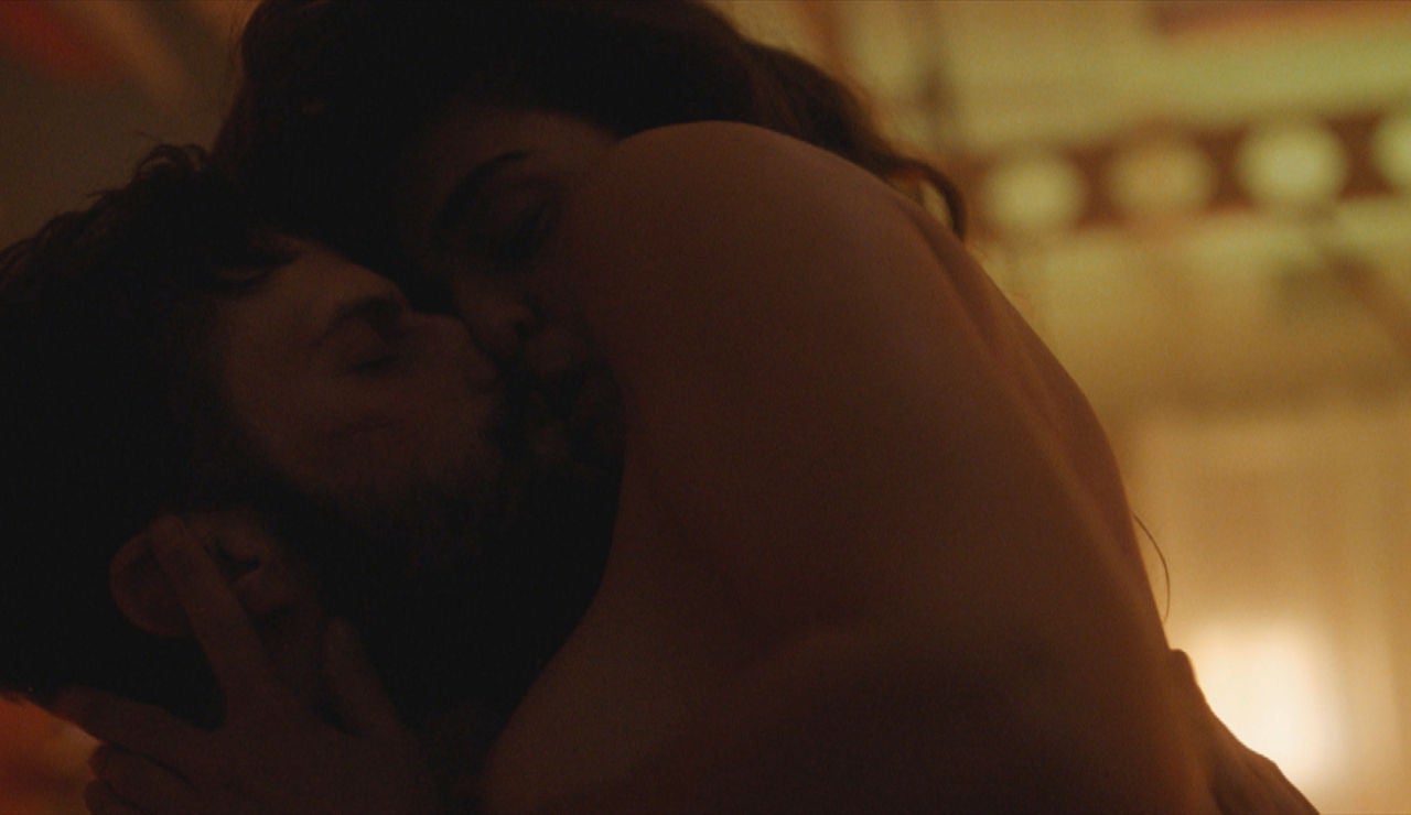 Julia y Carlos se despiden para siempre tras una noche marcada por el amor y el sexo Julia y Carlos se despiden para siempre tras una noche marcada por el amor y el sexo