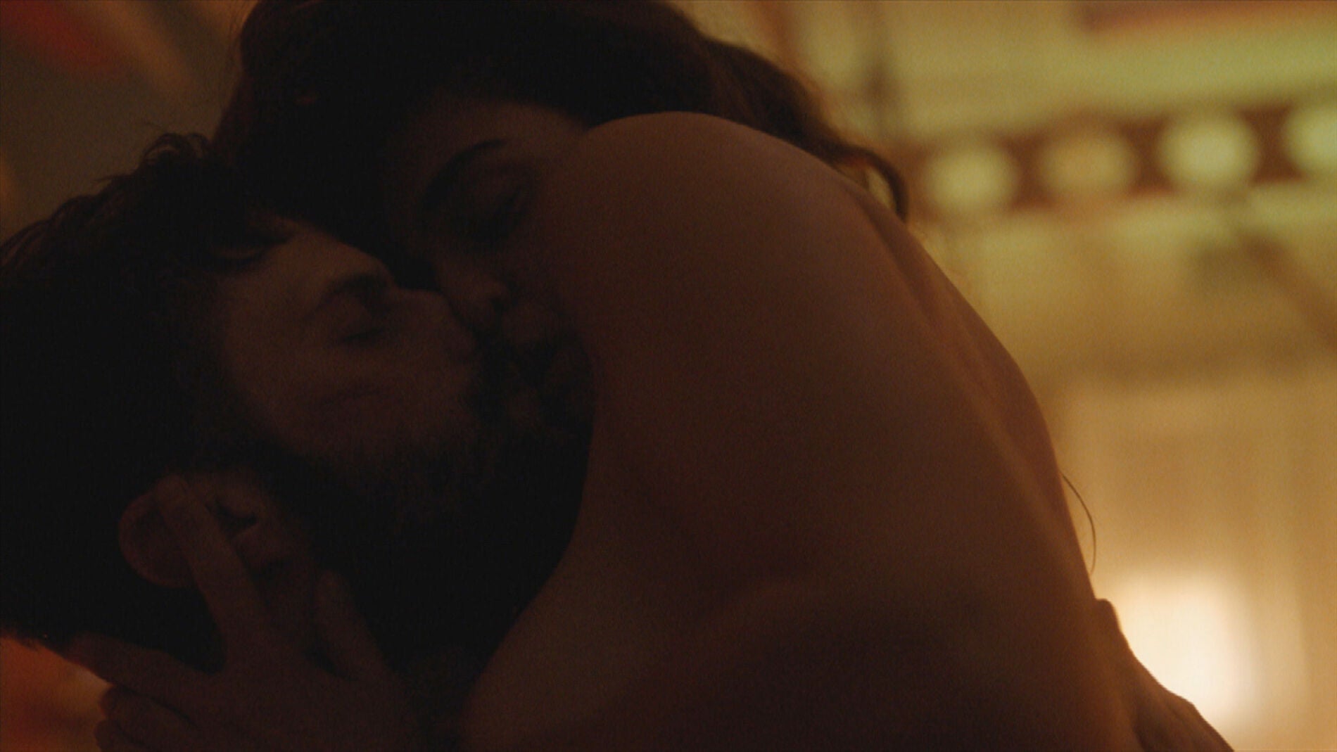 Julia y Carlos se despiden para siempre tras una noche marcada por el amor y el sexo 