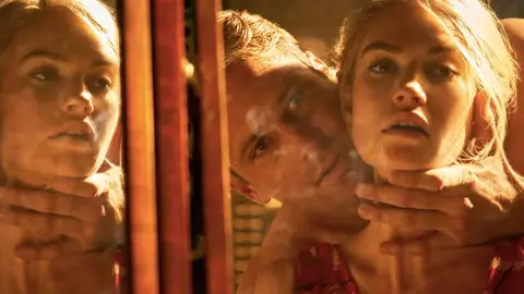 Lily James y Armie Hammer en 'Rebecca' Lily James y Armie Hammer en 'Rebecca'