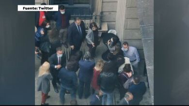 La polémica imagen de Adriana Lastra y José Luis Ábalos fumando sin guardar distancia y sin mascarilla contra el coronavirus
