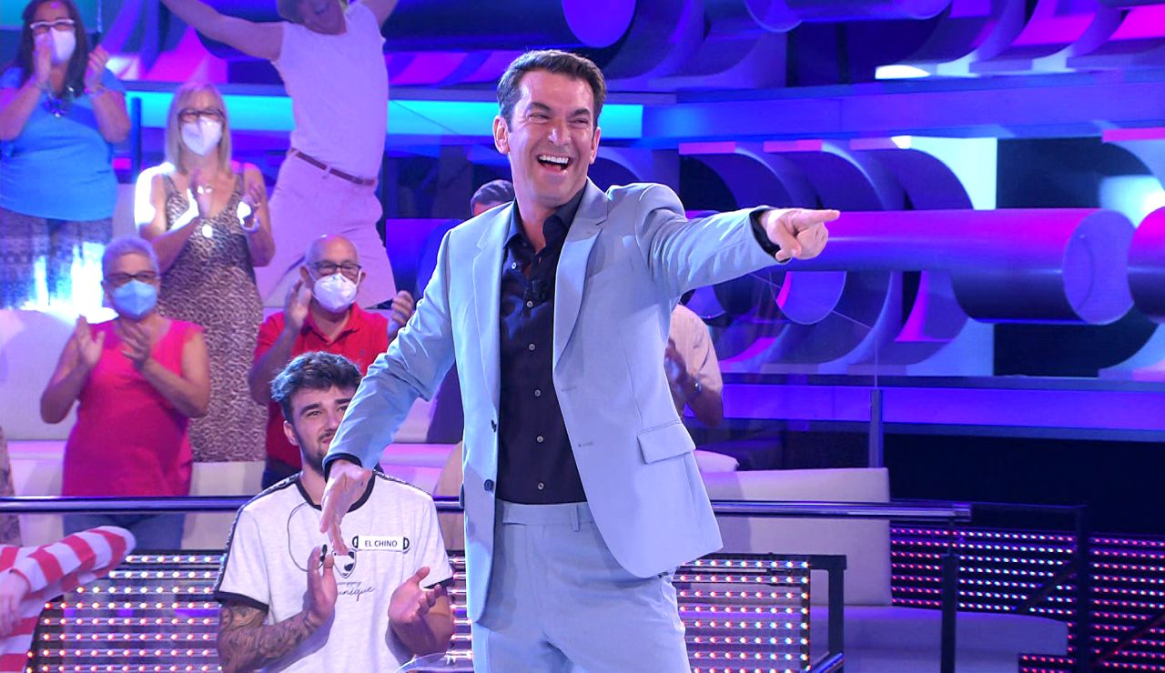 Nueva etapa en ‘¡Ahora caigo!’, nuevo traje: ¡Arturo Valls está de estreno! Nueva etapa en ‘¡Ahora caigo!’, nuevo traje: ¡Arturo Valls está de estreno!