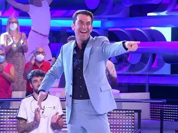 Nueva etapa en ‘¡Ahora caigo!’, nuevo traje: ¡Arturo Valls está de estreno! Nueva etapa en ‘¡Ahora caigo!’, nuevo traje: ¡Arturo Valls está de estreno!